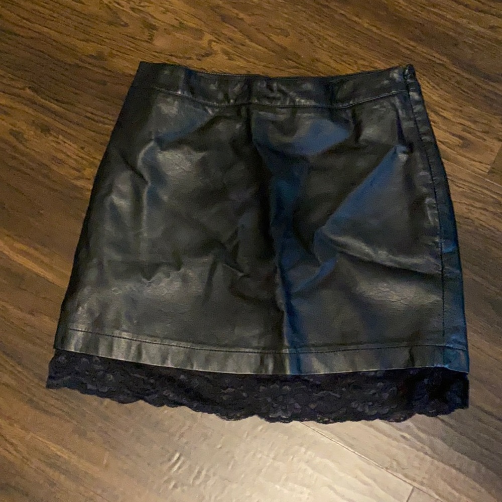 Faux leather black skirt !